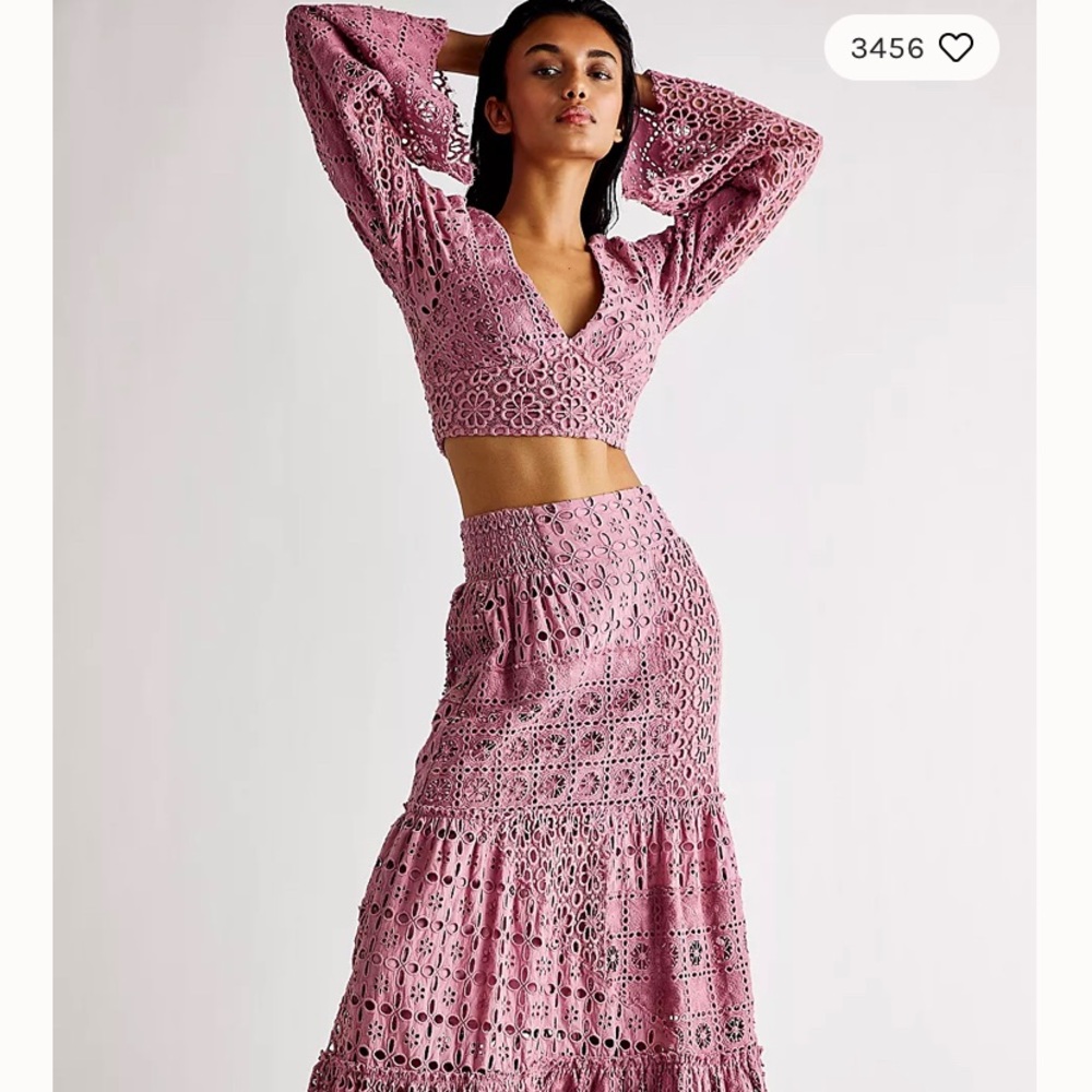 Gorgeous on trend two piece set!